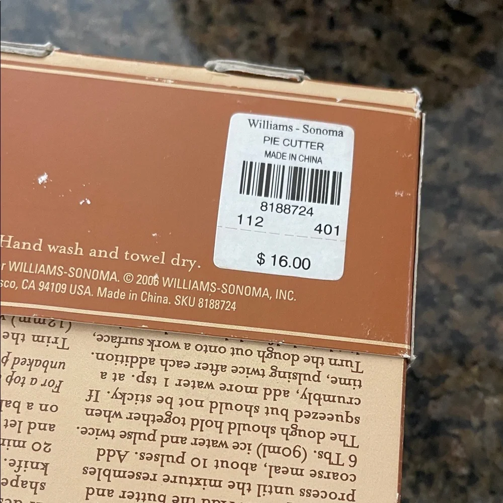 Williams Sonoma Red and Green Piecrust Cutters